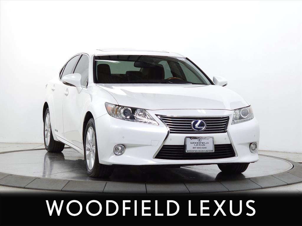 2015 Lexus ES 300h's photo