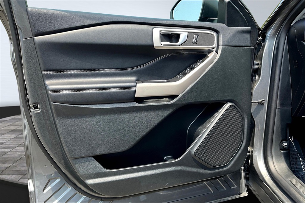2023 Ford Explorer XLT photo 22