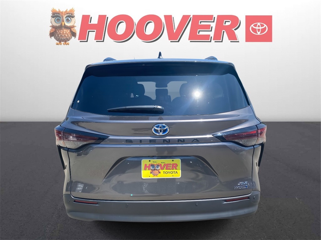 2024 Toyota Sienna XLE photo 3