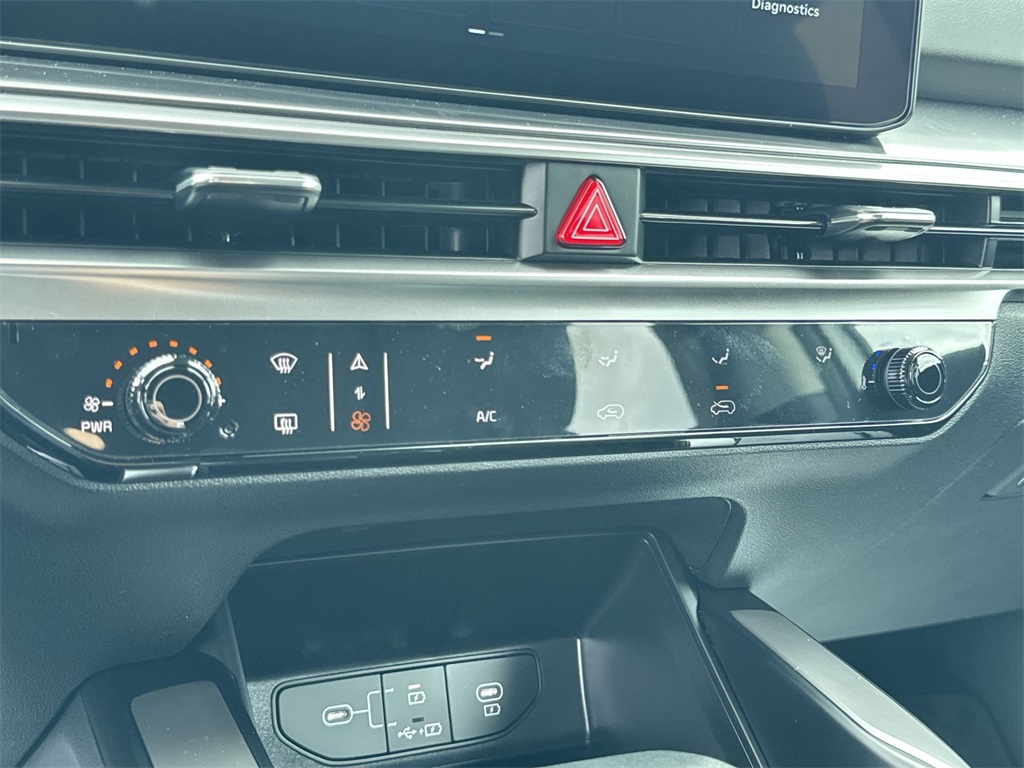 2025 Kia Sorento LX photo 22