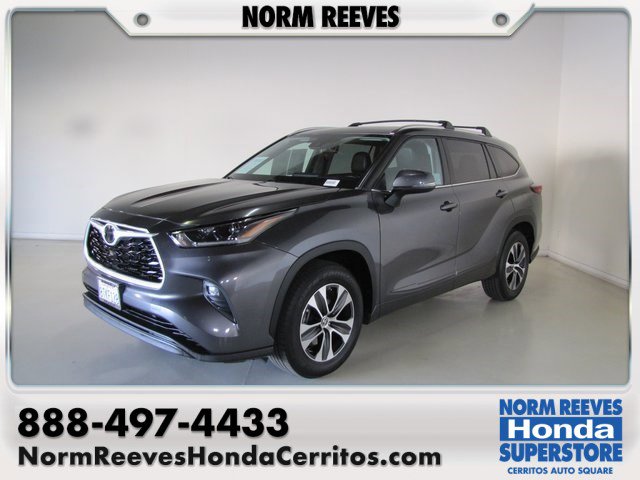 2021 Toyota Highlander XLE's photo