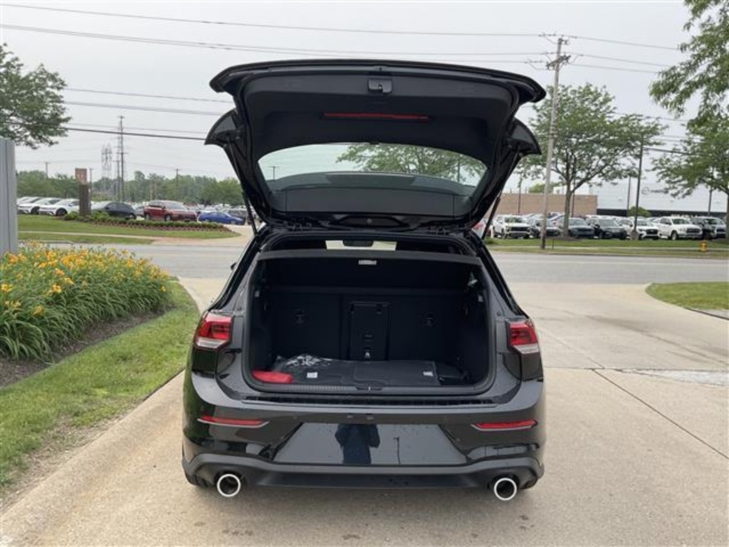 2025 Volkswagen Golf GTI Autobahn photo 4