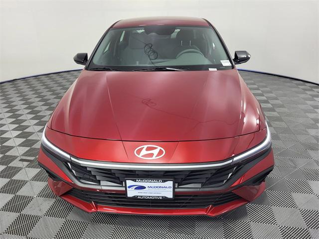 2025 Hyundai Elantra SEL Sport photo 2