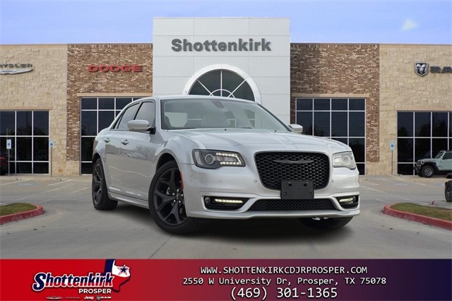 2022 Chrysler 300 Touring L's photo