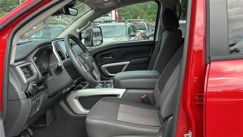 2024 Nissan Titan SV photo 10