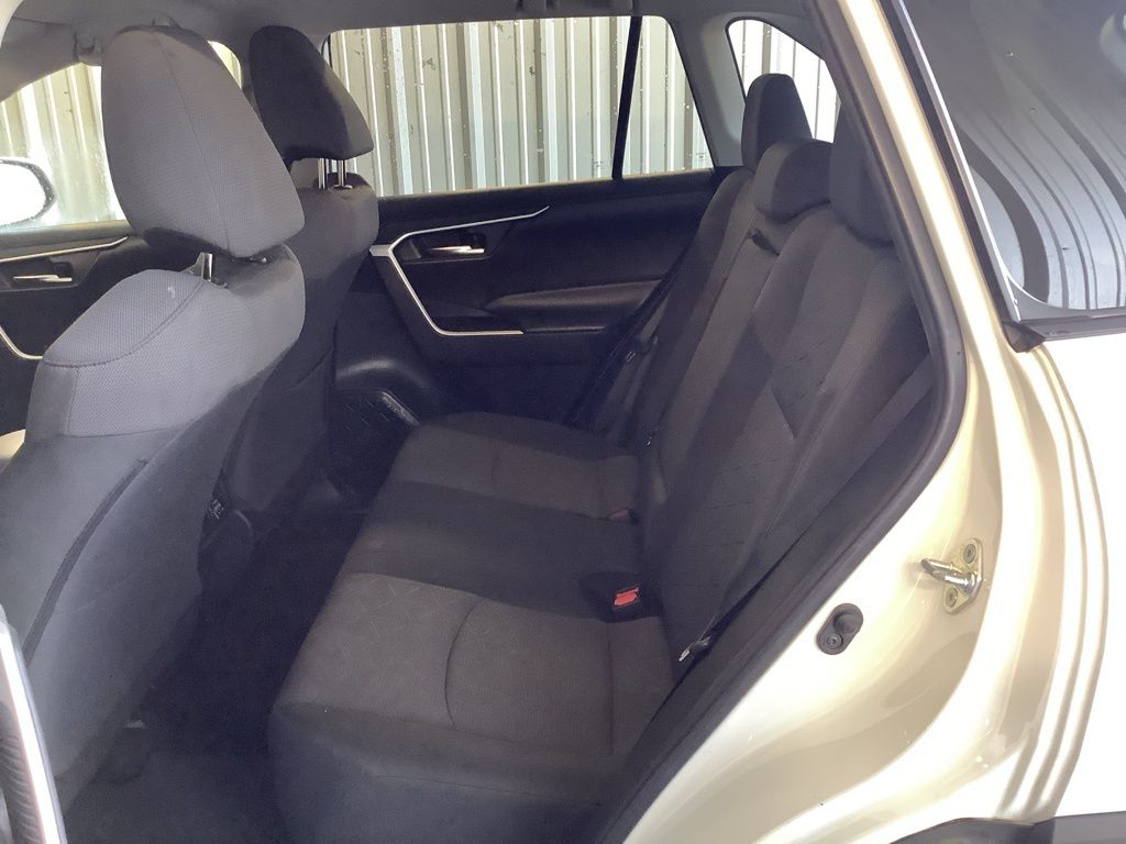 2020 Toyota RAV4 XLE photo 29