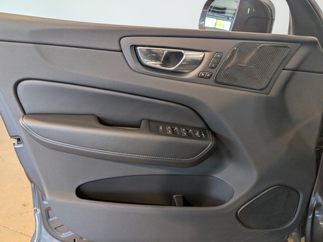 2022 Volvo XC60 Inscription photo 9