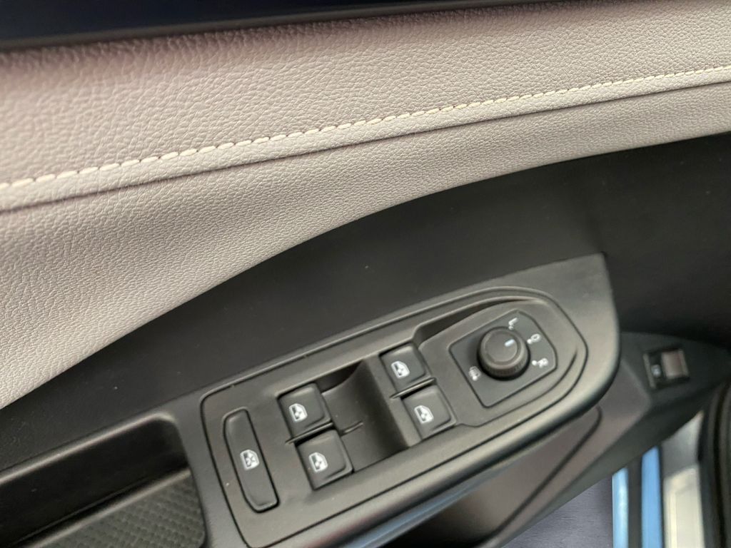 2024 Volkswagen Taos SE photo 10