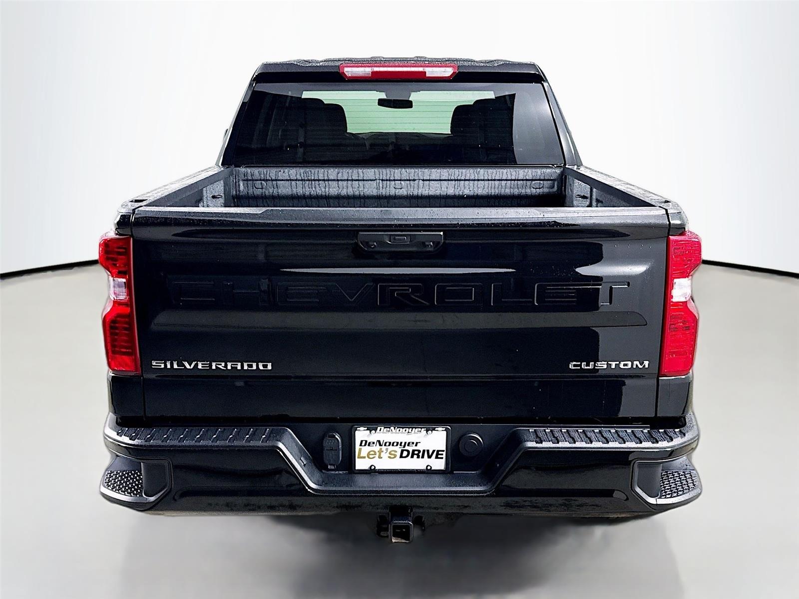 2025 Chevrolet Silverado 1500 Custom photo 3