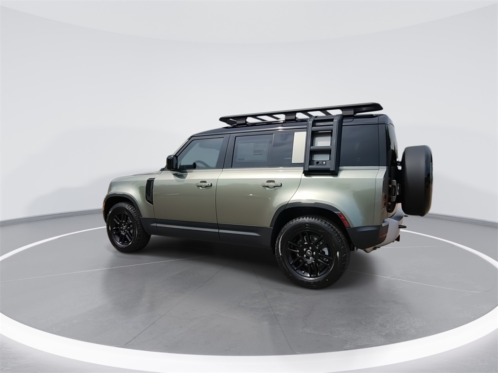 2025 Land Rover Defender 110 S photo 3