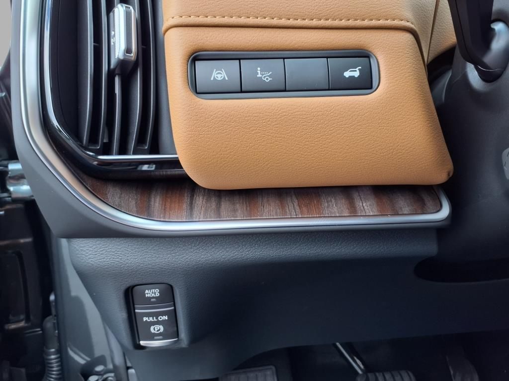 2025 Nissan Armada Platinum Reserve photo 10