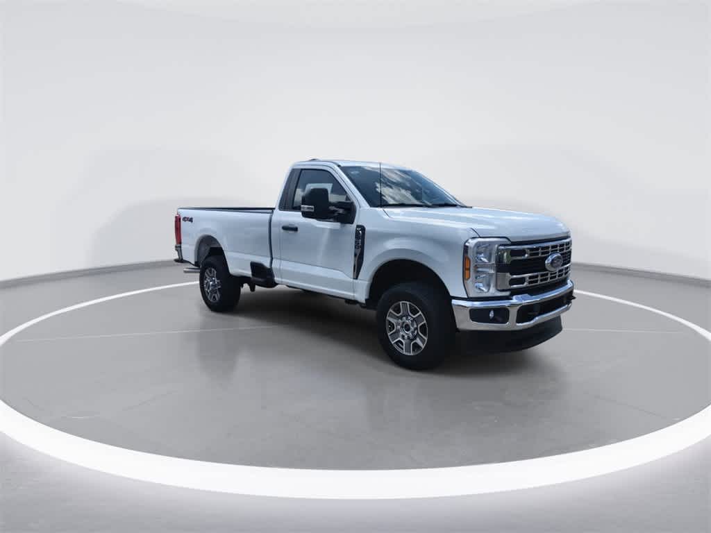 2025 Ford F-350 XLT photo 2