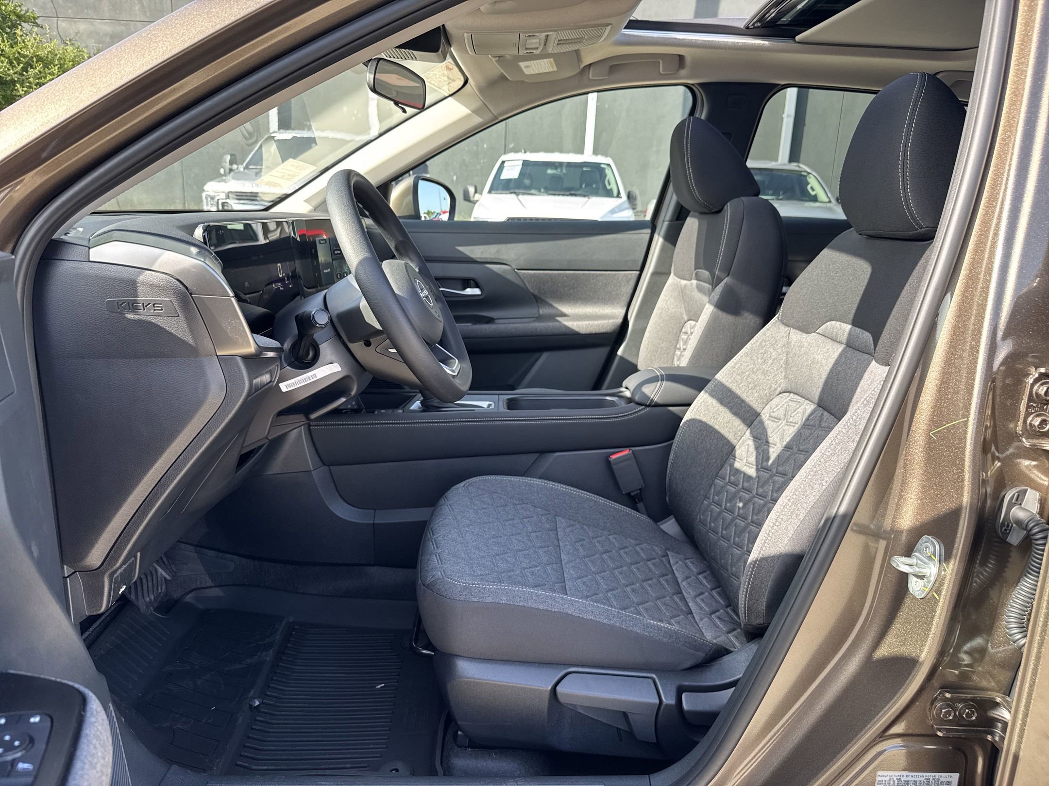 2025 Nissan Kicks SV photo 3