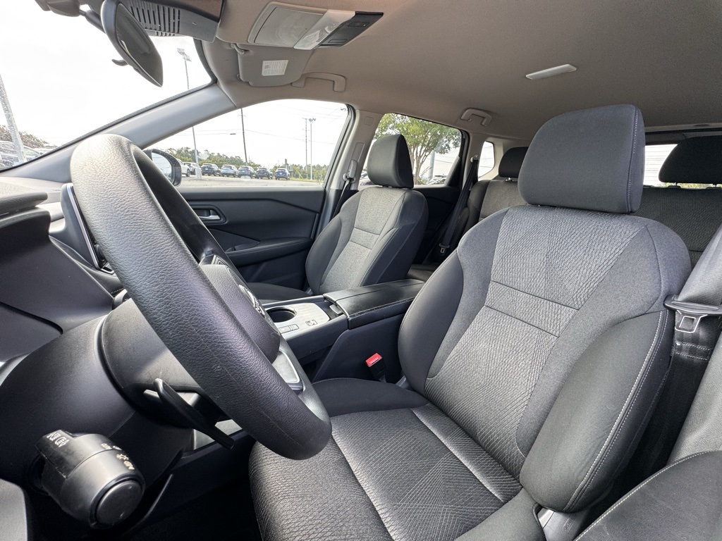 2024 Nissan Rogue SV photo 5