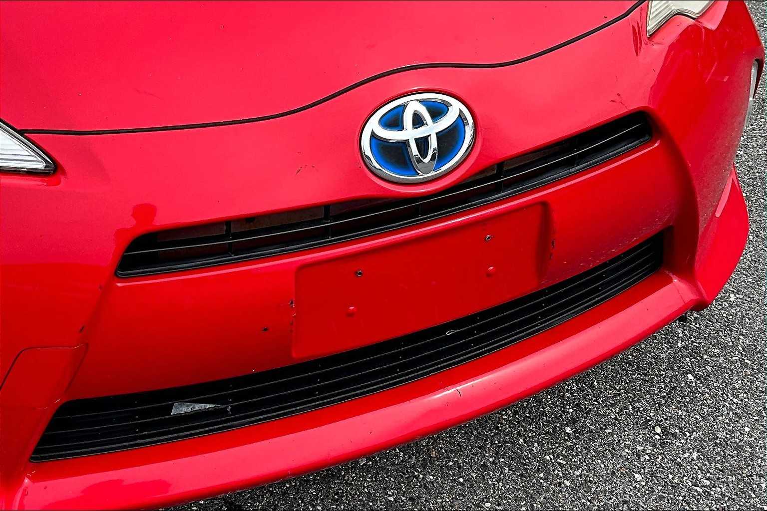 2013 Toyota Prius C Two photo 28