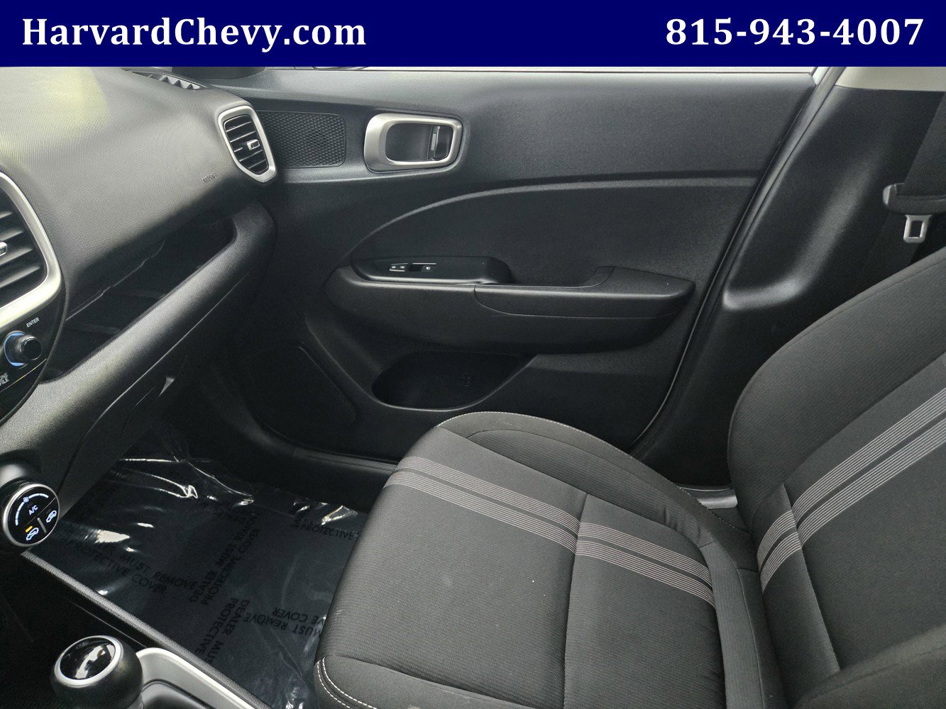 2023 Hyundai Venue SEL photo 2