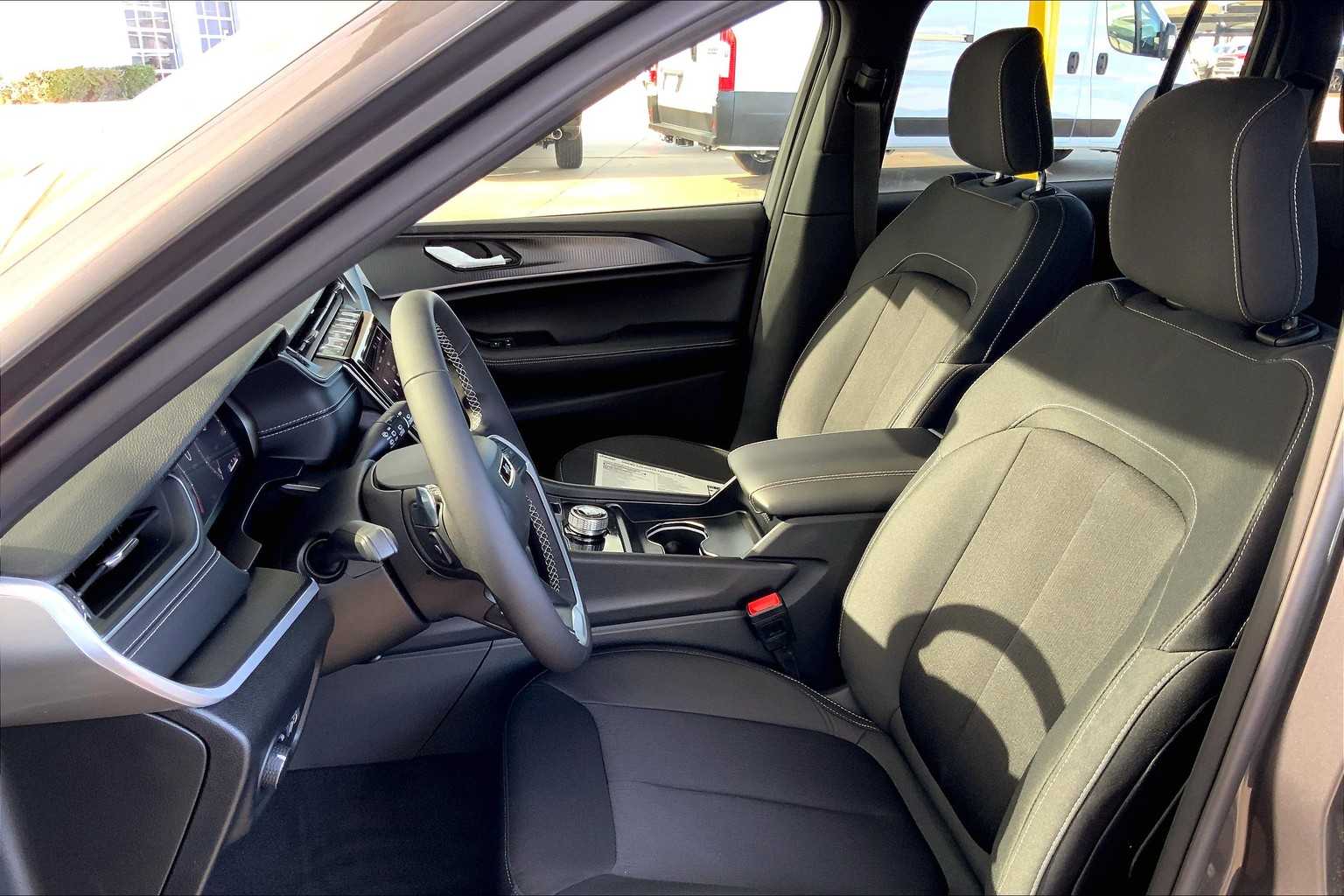 2025 Jeep Grand Cherokee Laredo X photo 9