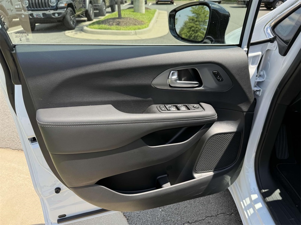 2025 Chrysler Pacifica photo 25