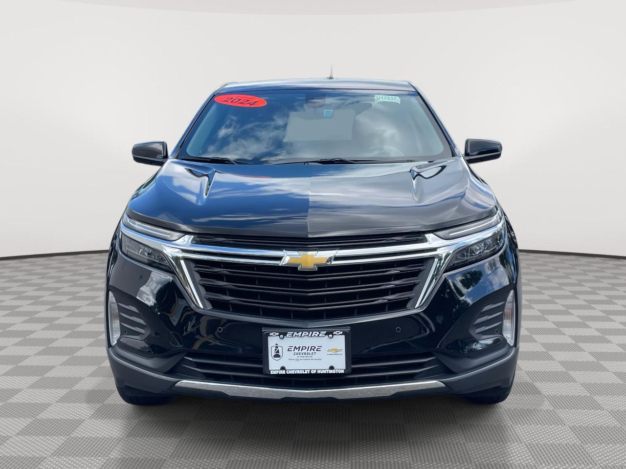 2024 Chevrolet Equinox LT photo 2