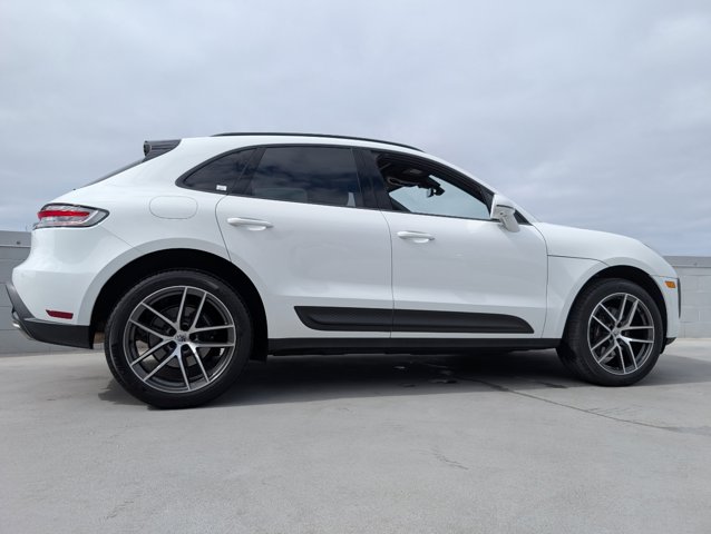 2024 Porsche Macan T photo 21