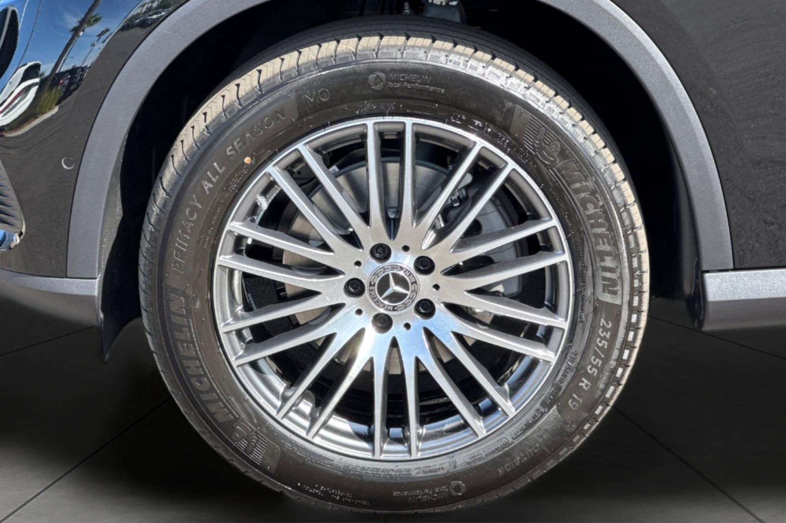 2026 Mercedes Benz GLC 300 photo 4