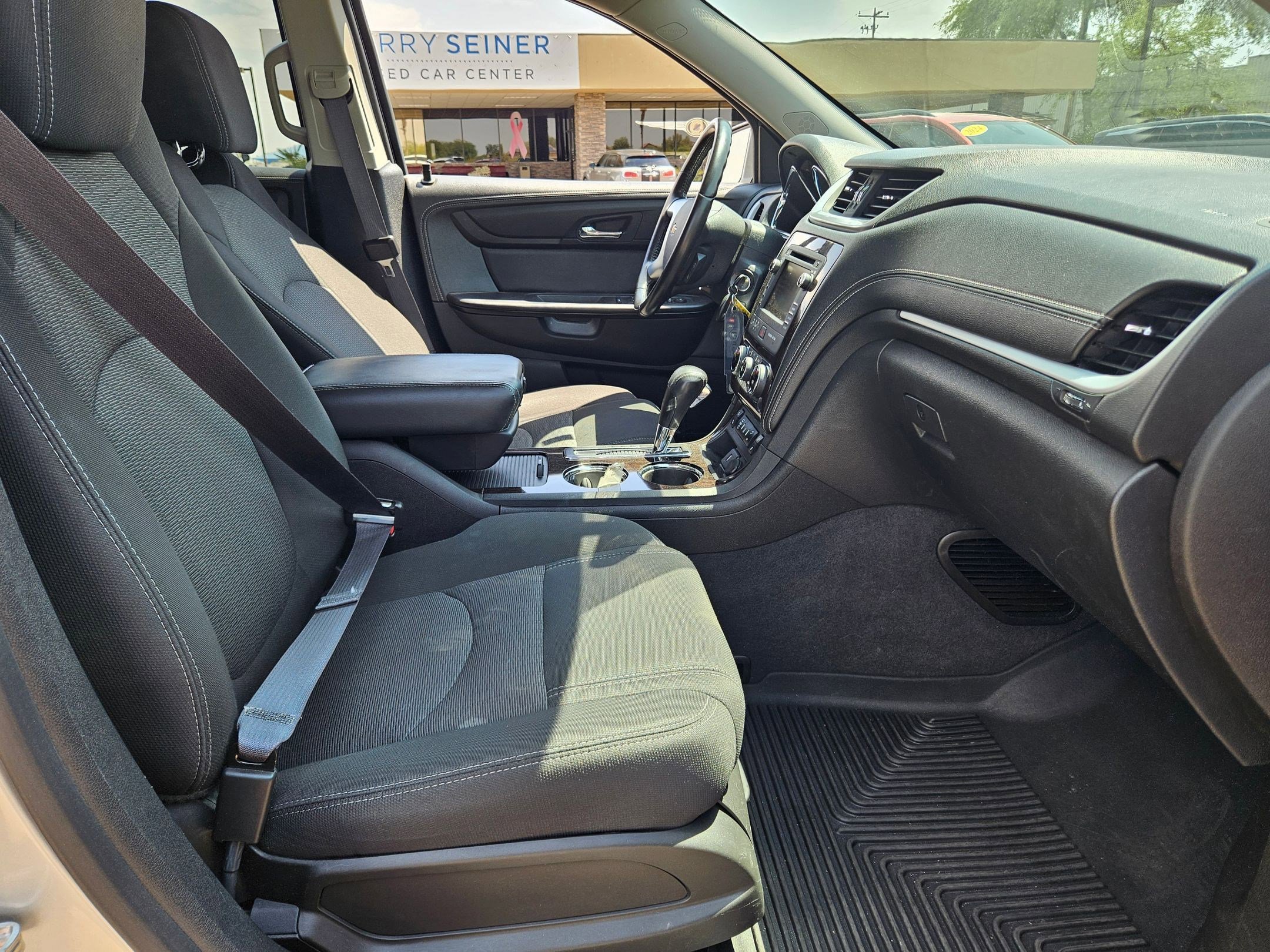 2015 Chevrolet Traverse 2LT photo 18