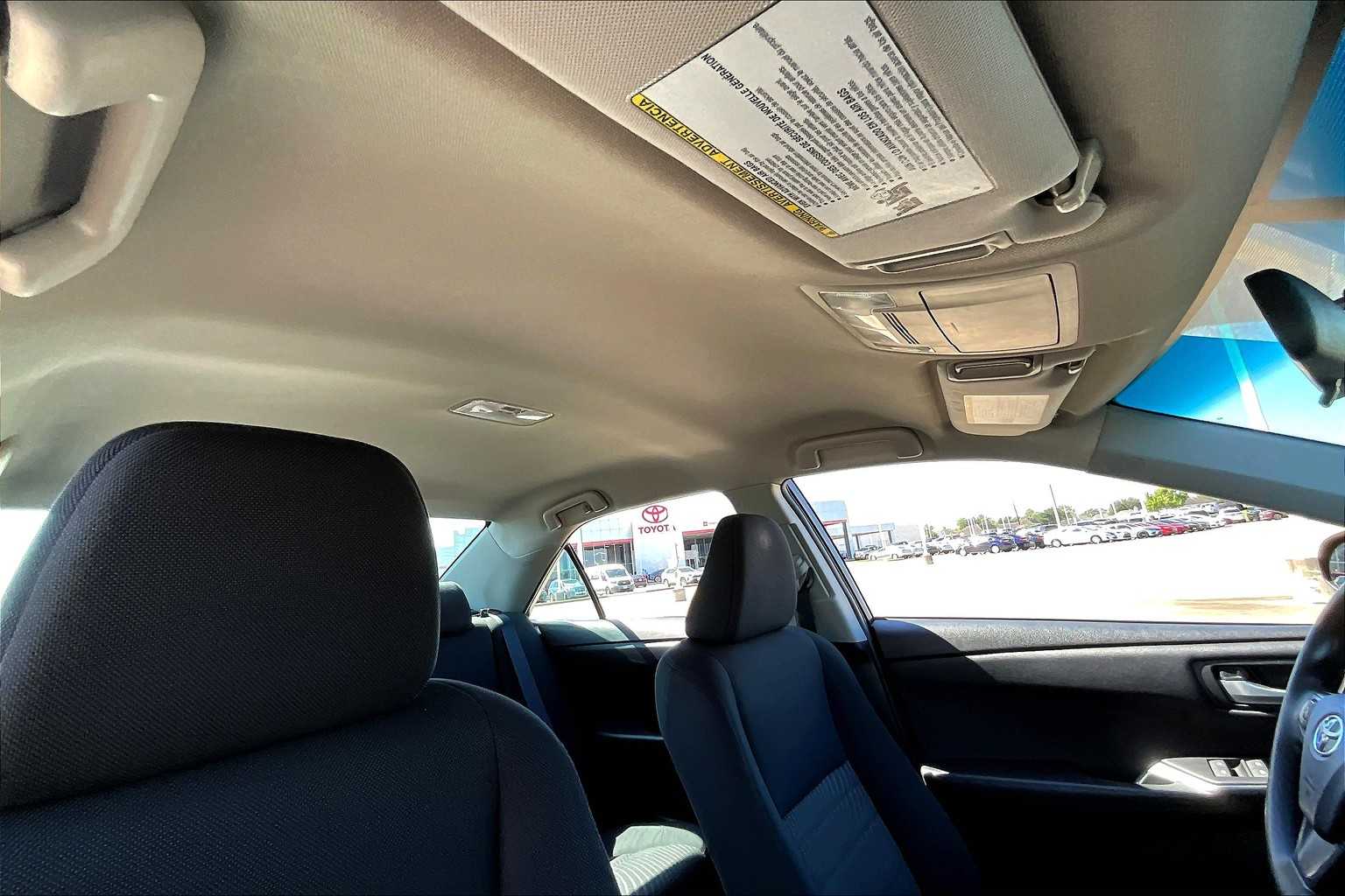 2017 Toyota Camry LE photo 12