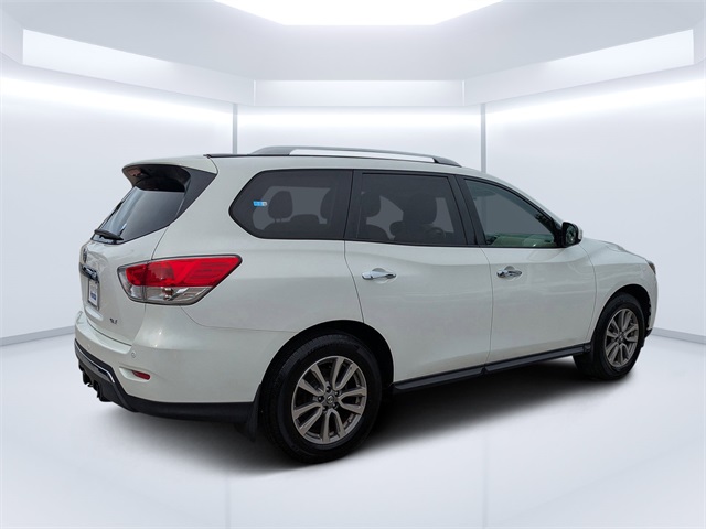 2014 Nissan Pathfinder SV photo 3