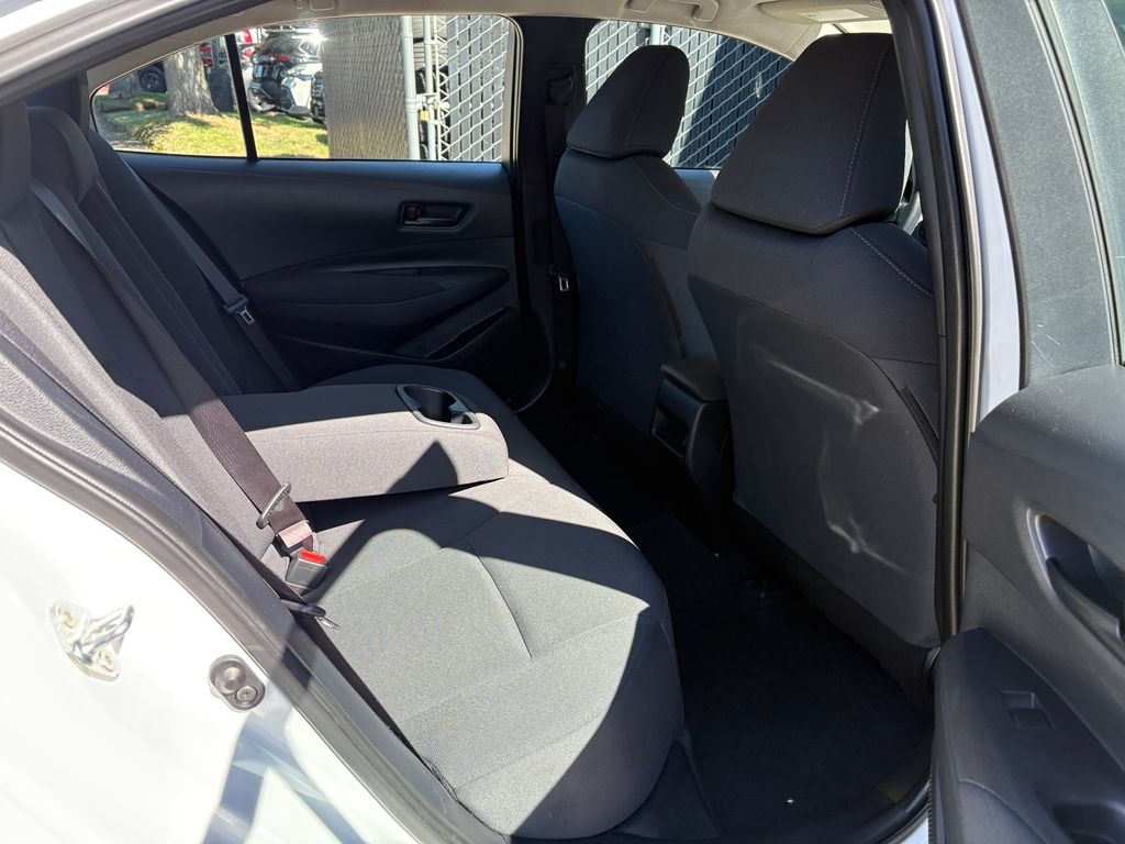 2022 Toyota Corolla LE photo 29