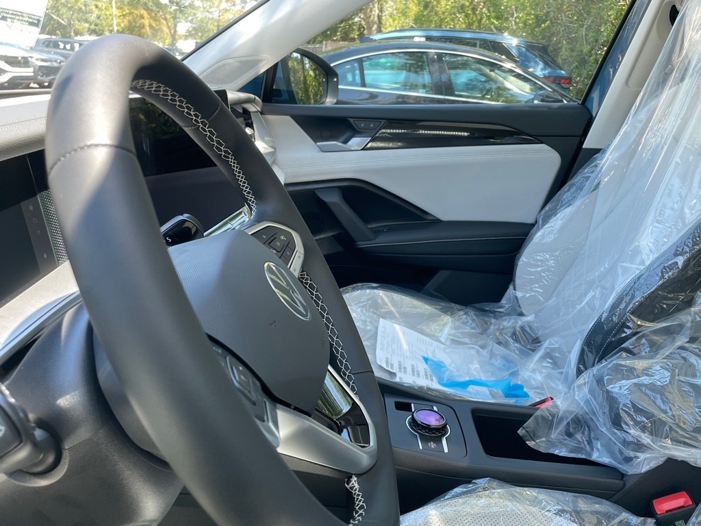 2025 Volkswagen Tiguan SE photo 3