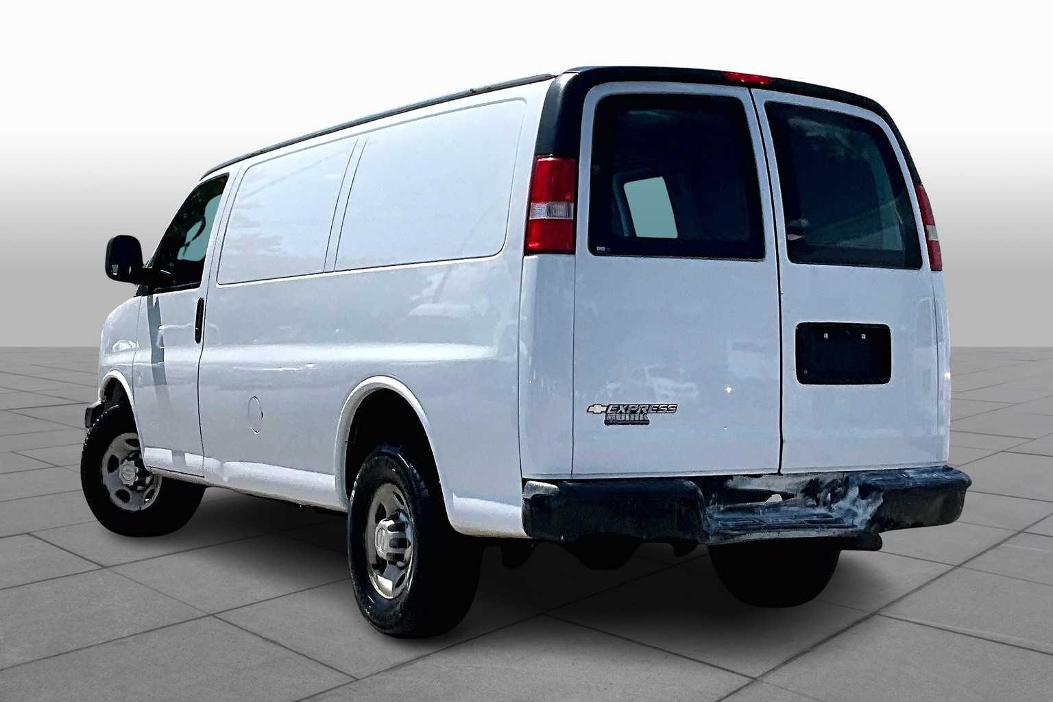 2017 Chevrolet Express 2500 Cargo photo 10