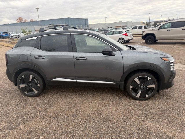 2025 Nissan Kicks SR photo 4