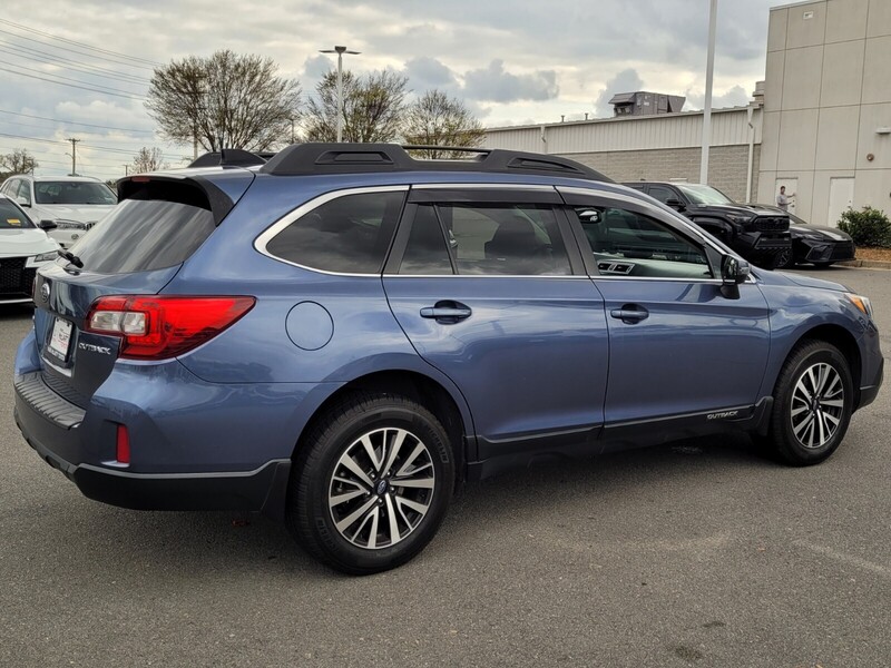 2016 Subaru Outback 2.5i Limited photo 2
