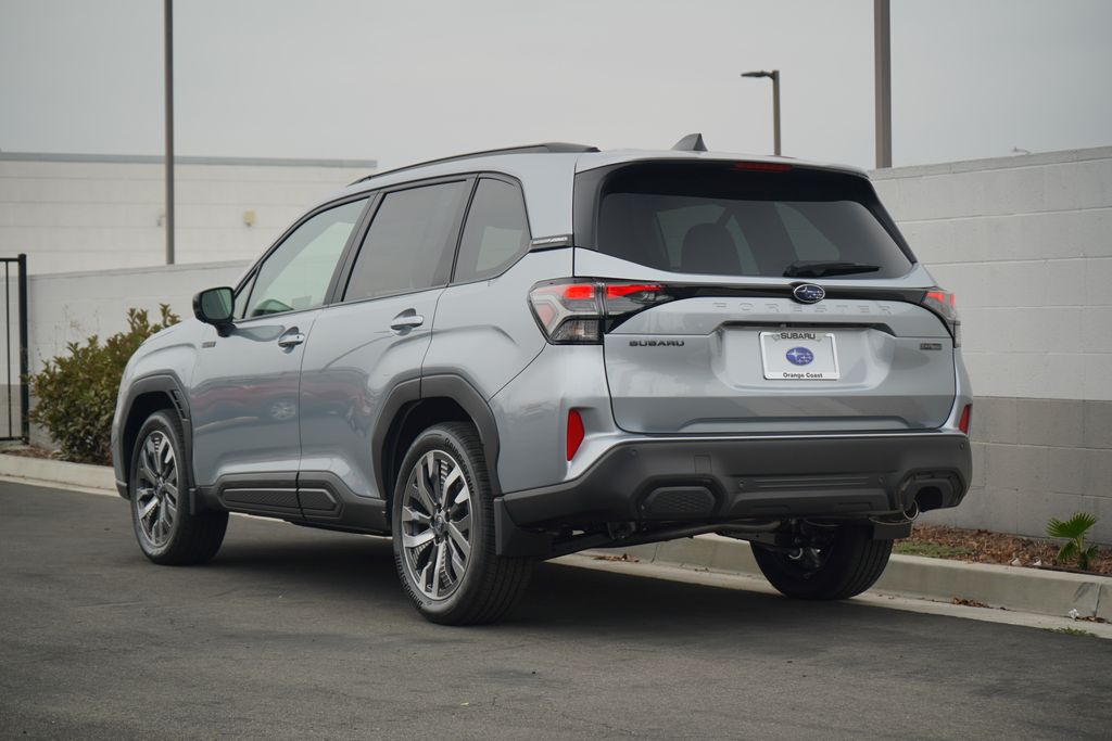 2025 Subaru Forester Touring photo 3