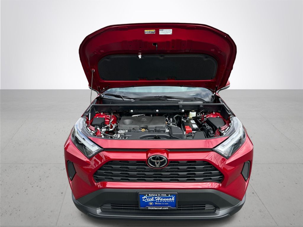 2025 Toyota RAV4 XLE photo 3