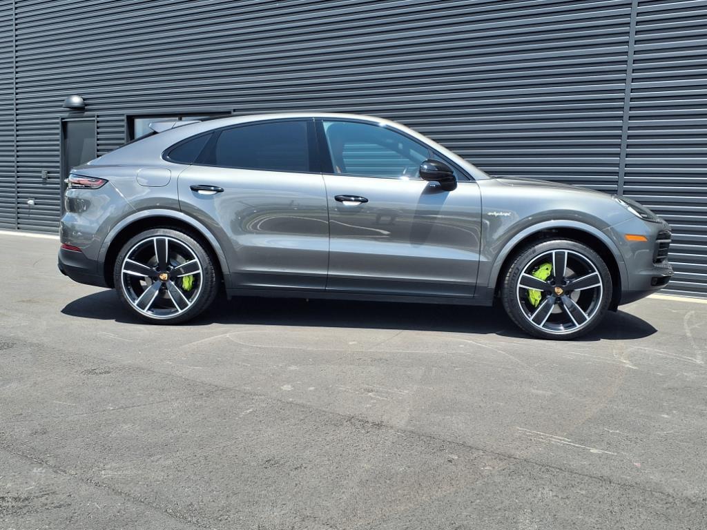 2022 Porsche Cayenne E-Hybrid Coupe photo 26