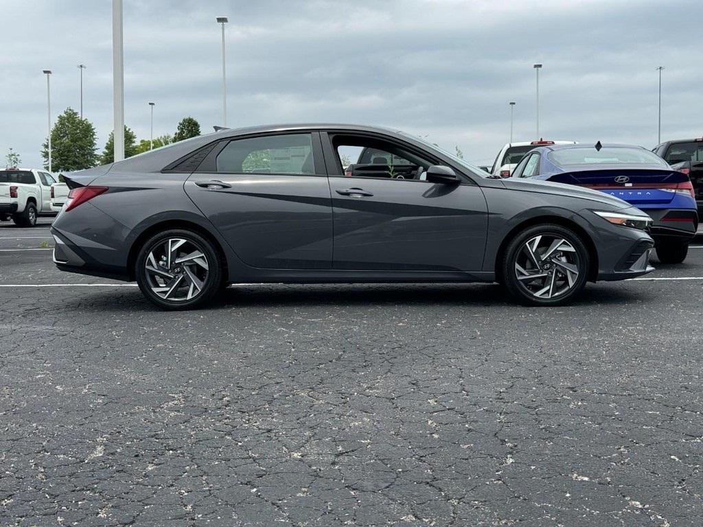 2025 Hyundai Elantra Hybrid SEL Sport photo 2