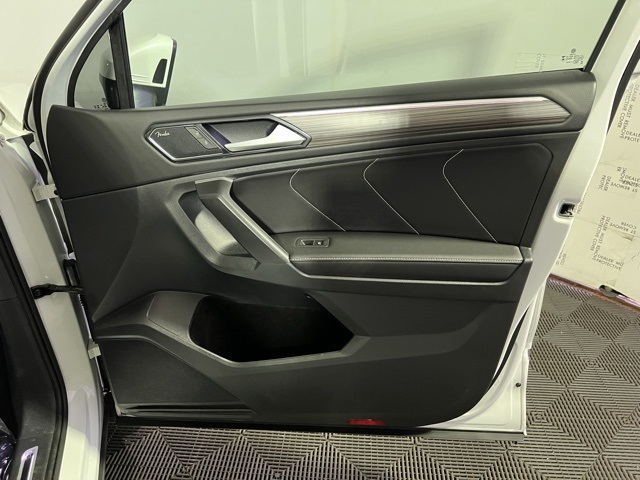 2024 Volkswagen Tiguan SEL R-Line Black photo 27