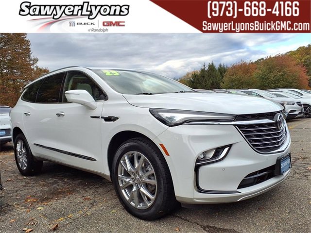 2023 Buick Enclave Essence's photo