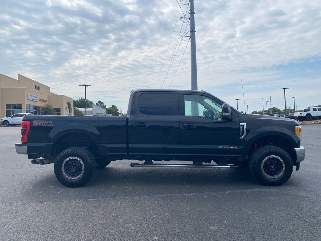2017 Ford F-250 Lariat photo 9