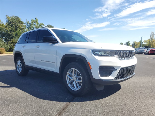 2024 Jeep Grand Cherokee Laredo photo 3