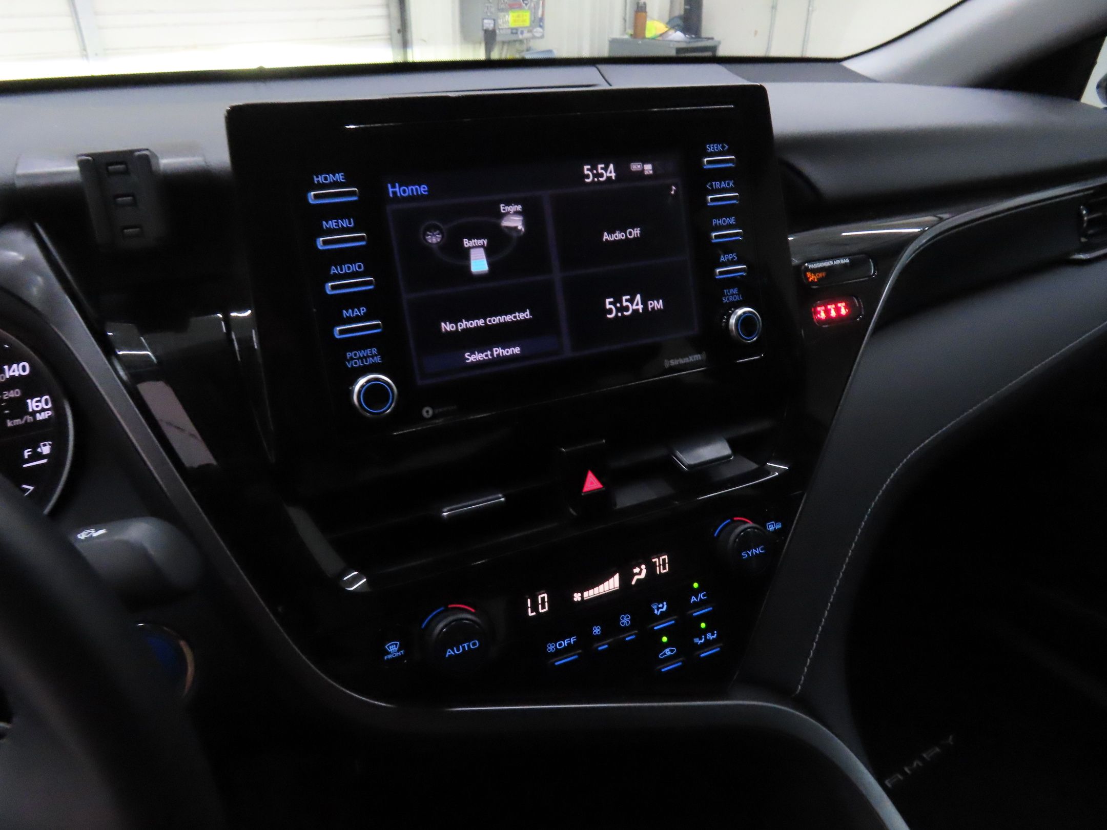 2022 Toyota Camry Hybrid SE photo 15