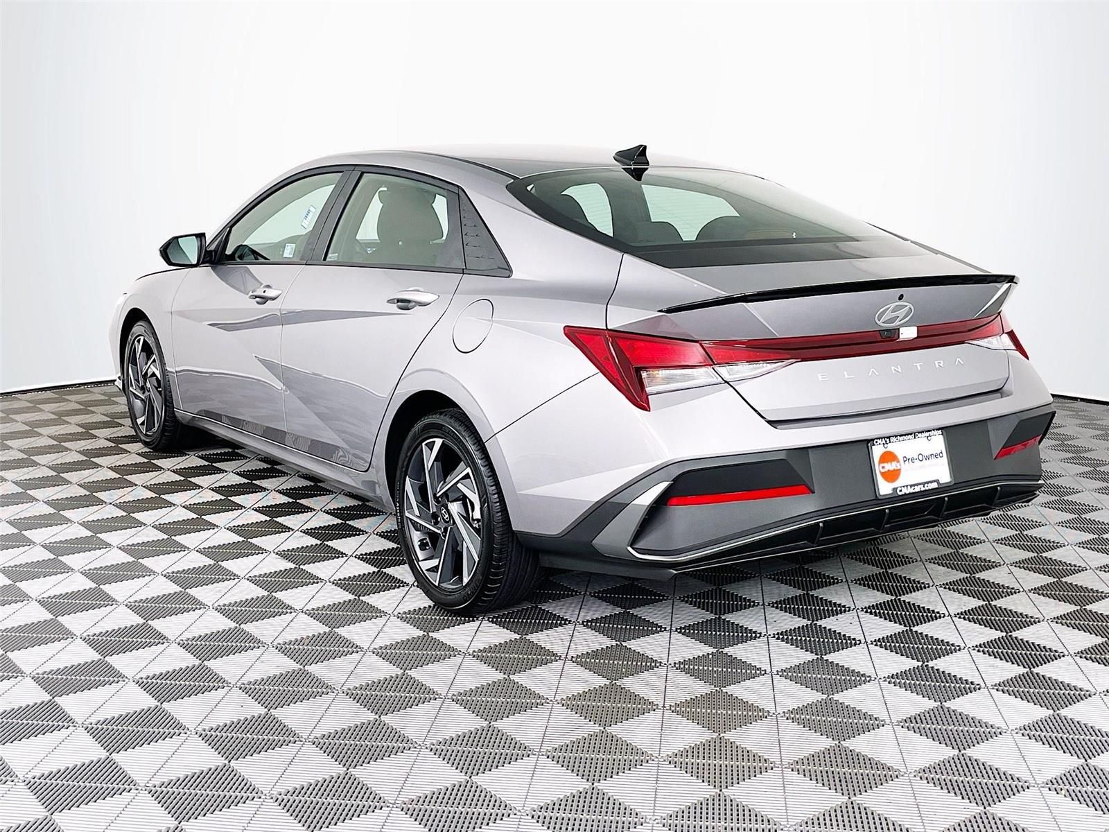 2025 Hyundai Elantra SEL Sport photo 4