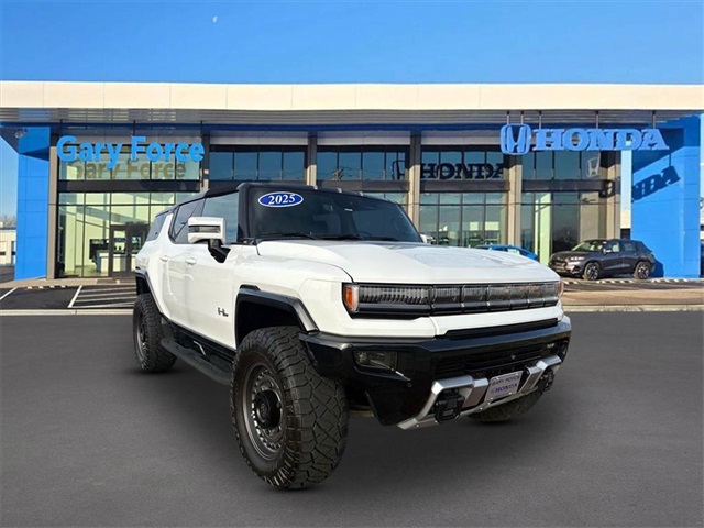 2025 GMC Hummer EV 2X's photo
