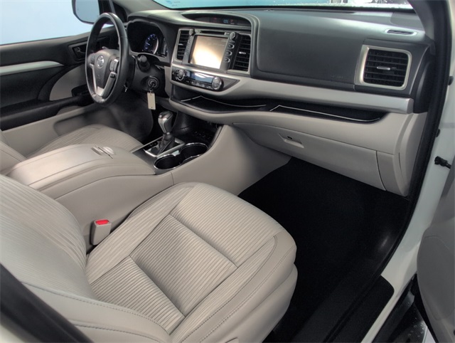 2019 Toyota Highlander LE Plus photo 14