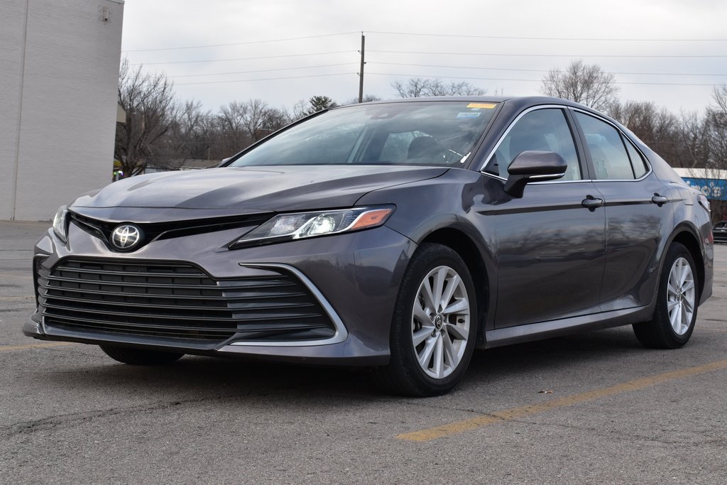 2024 Toyota Camry LE's photo