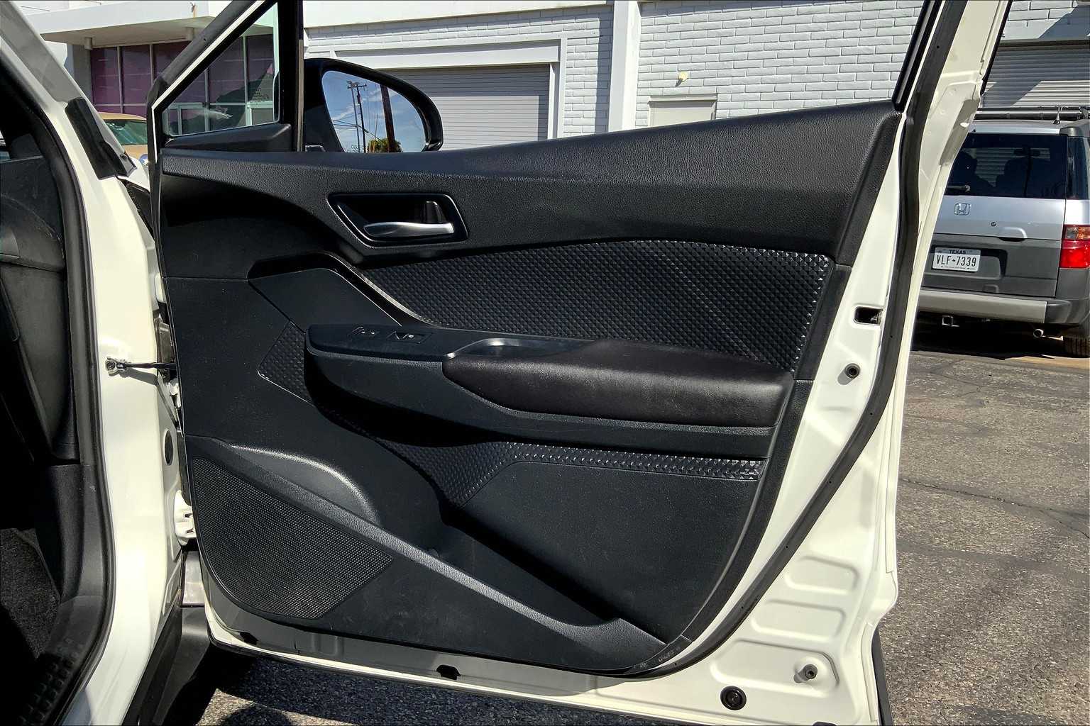 2018 Toyota C-HR XLE photo 20
