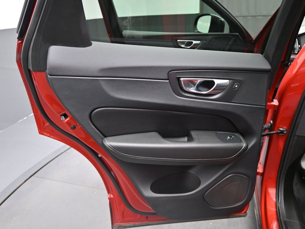 2023 Volvo XC60 T8 Ultimate photo 13