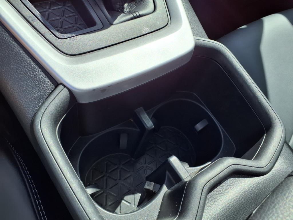 2023 Toyota RAV4 XLE Premium photo 9