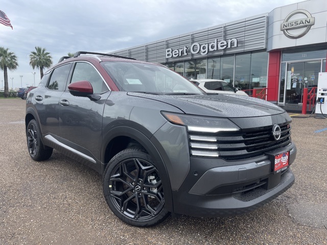 2025 Nissan Kicks SR's photo